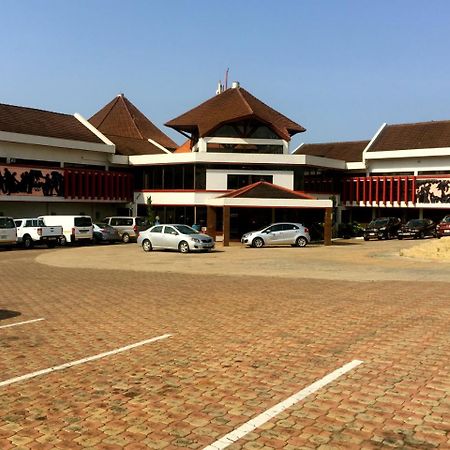 Elmina Beach Resort エクステリア 写真
