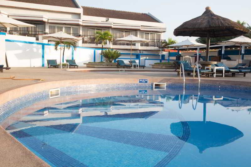 Elmina Beach Resort エクステリア 写真