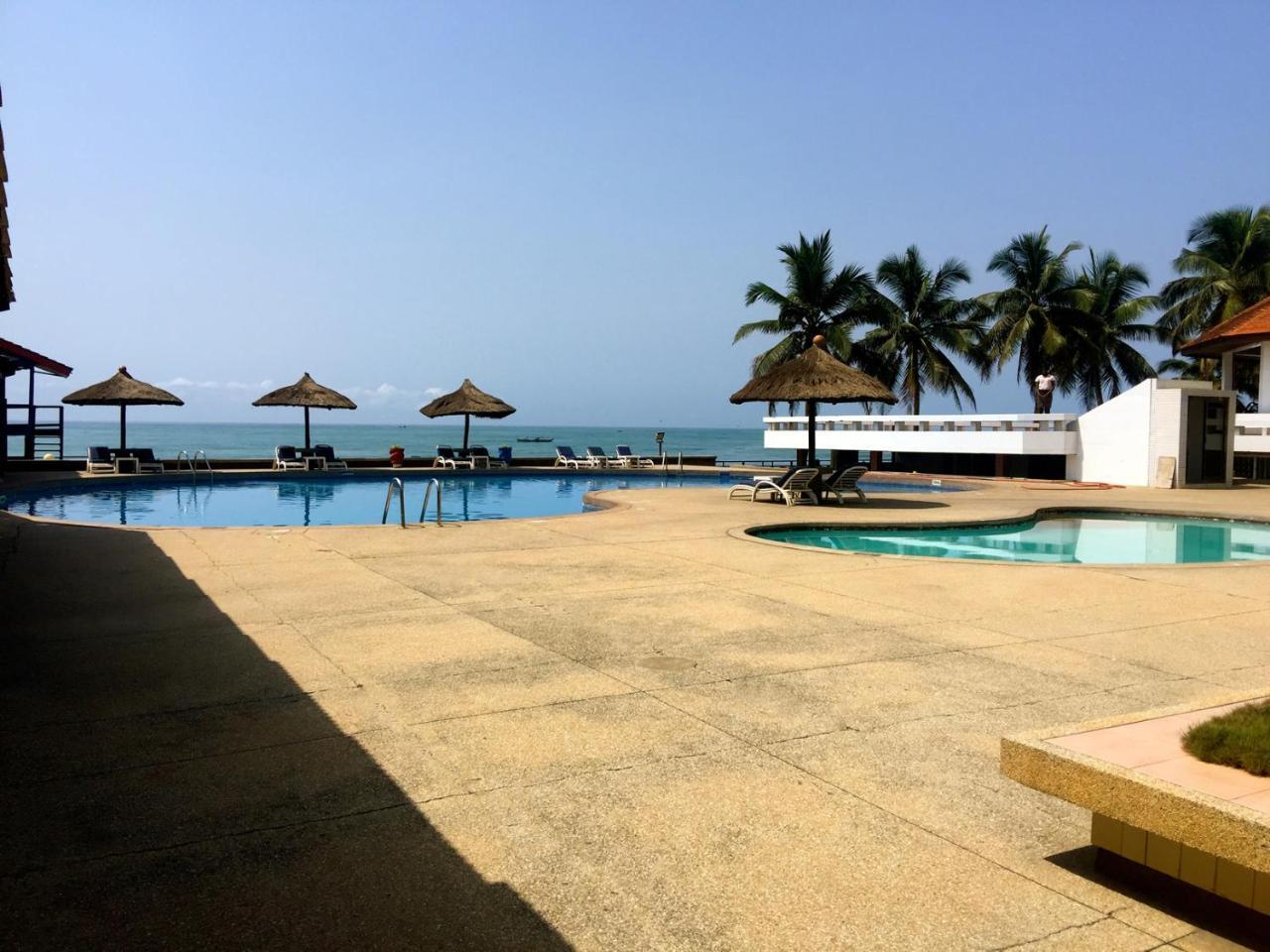 Elmina Beach Resort エクステリア 写真